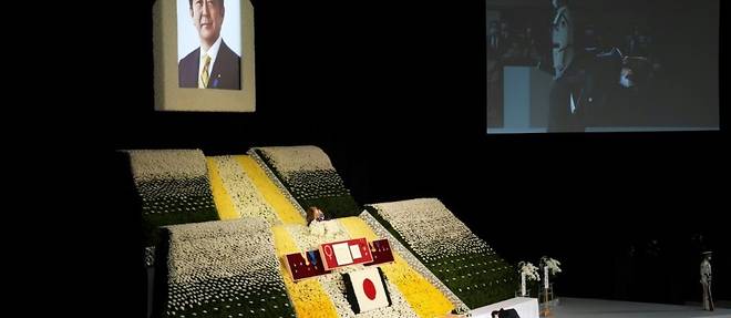 Le Japon entre recueillement et contestation aux funerailles nationales de Shinzo Abe