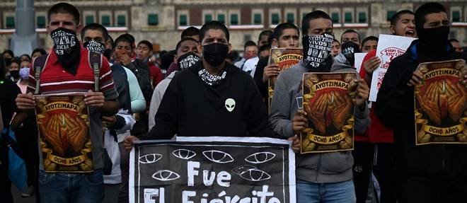 "L'armee le sait": au Mexique, les manifestants demandent justice pour les "43" d'Ayotzinapa