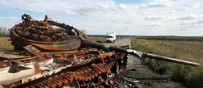 Un tank russe detruit dans la region de Kharkiv le 22 septembre 2022.
