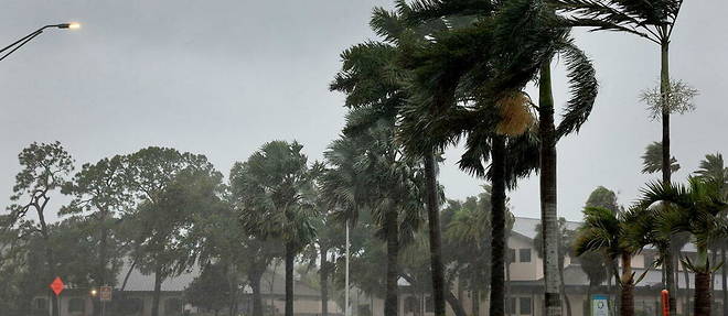 L'ouragan Ian s'apprete a toucher terre en Floride. 