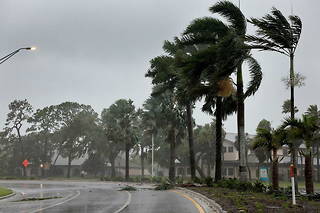 L’ouragan Ian a provoqué des « inondations catastrophiques » en Floride, où de nombreux foyers sont privés d'électricité
