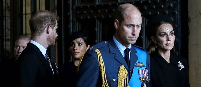 William, Meghan, Harry et Kate lors des obseques d'Elizabeth II.  
