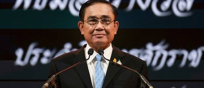 Thailande: suspendu, le Premier ministre fixe sur son sort vendredi