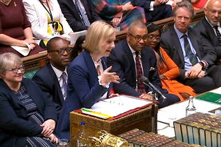 Liz Truss et Kwasi Kwarteng au Parlement britannique.
