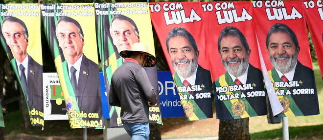 Le chef d'Etat sortant Jair Bolsonaro affronte l'ex-president Luiz Inacio Lula da Silva lors de l'election presidentielle. 