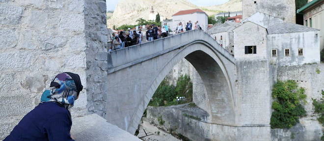 Dans la vieille ville de Mostar, le 7 septembre. La Bosnie-Herzegovine, qui a depose sa demande d'adhesion a l'UE en 2016, n'a pas encore ete reconnue comme Etat candidat. 