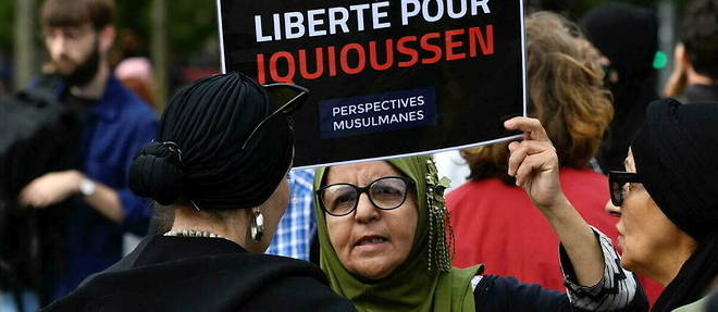 Des manifestants mobilises place de la Republique a Paris, le samedi 3 septembre 2022, pour s'opposer a l'expulsion de l'imam Iquioussen.
