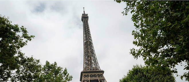 La Mairie de Paris a renonce aux constructions prevues au pied de la tour Eiffel dans son plan conteste d'amenagement des abords du monument. (image d'illustration)
