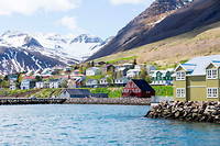 Siglufjödur, petit port isolé au cœur de la « péninsule des trolls » (Tröllaskagi), a connu son âge d’or dans la première moitié du XX e  siècle grâce au hareng.
