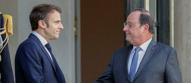 Emmanuel Macron et Francois Hollande, en fevrier 2022.
