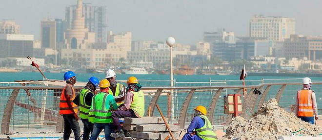 Le Qatar a mis en place des systemes d'indemnisation des travailleurs, mais ces mesures ont tarde et n'ont pas beneficie a tous, selon Amnesty International.
