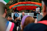 Marche en soutien aux femmes et à la liberté en Iran. La députée EELV Sandrine Rousseau crie « Femmes, vie, liberté » sous les huées de la foule.
