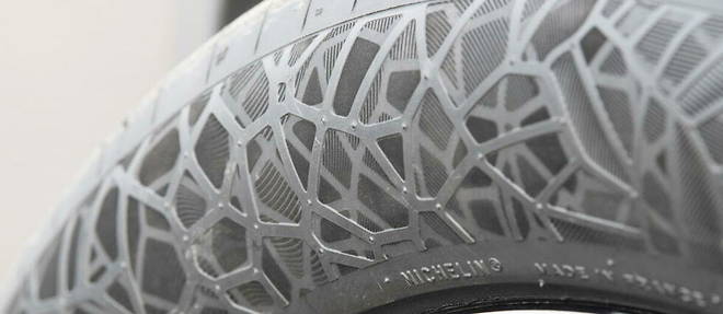 Michelin a homologue des pneus pour voiture composes a 45 % de materiaux << durables >>.
