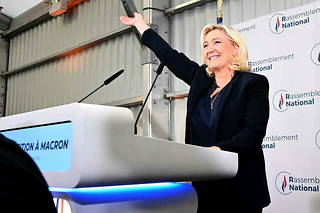 Marine Le Pen, au moment de célébrer le score réalisé par le Rassemblement national, au soir du second tour des législatives, le 19 juin 2022.
