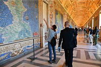 La galerie Chiaramonti des musées pontificaux abrite environ mille sculptures et statues romaines.
