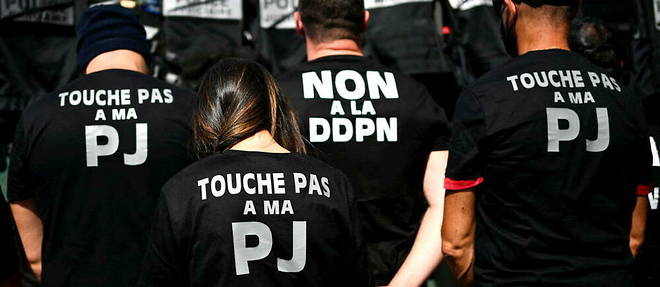 Quelque 200 officiers de la police judiciaire (PJ) ont manifesté jeudi 6 octobre, à Marseille, à l’occasion de la venue du directeur général de la police nationale (DGPN), Frédéric Veaux. 
