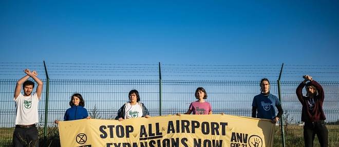 Lille: quelque 200 personnes manifestent contre l'extension de l'aeroport