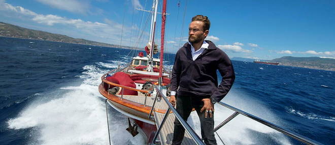 Sylvain Tesson at the bow of the sailboat Akhenaton in the Strait of Messina, between the mainland and northern Sicily.