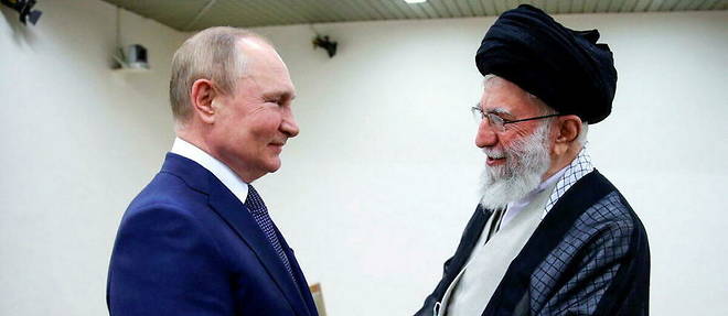 L'ayatollah Ali Khamenei, numero un iranien, recoit le president russe Vladimir Poutine le 19 juillet 2022 a Teheran.
