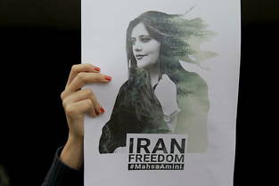La mort de Mahsa Amini, le 16 septembre 2022, a declenche en Iran un mouvement sans precedent contre le port obligatoire du voile. (Ici, protestation devant l&#039;ambassade d&#039;Iran a Mexico.)
