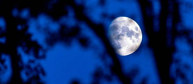 La Lune a beau etre familiere pour les etres humains, la question de sa naissance fait encore largement debat. 
