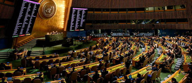 L'Assemblee generale des Nations unies a largement condamne l'annexion russe de quatre territoires ukrainiens.
