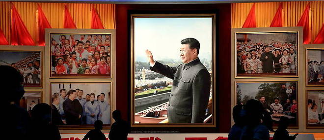 Portrait geant de Xi Jinping dans le musee du Parti communiste chinois, a Pekin le 4 septembre.  
