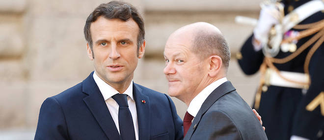 Emmanuel Macron et Olaf Scholz, le 10 mars 2022, a Paris.
