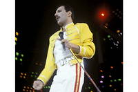 Freddie Mercury, chanteur de Queen, lors de leur concert légendaire à Wembley, le 11 juillet 1986.
