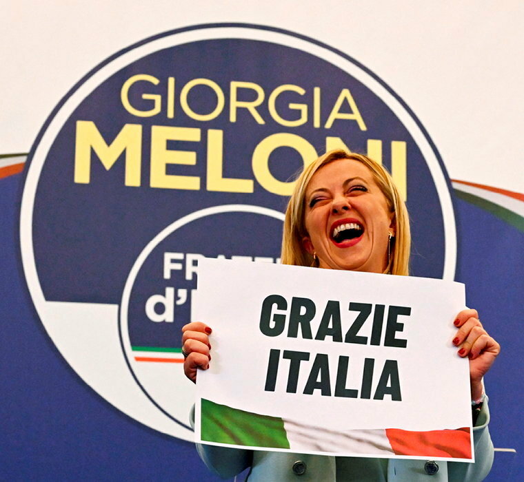 
        Triomphe. La leader du parti nationaliste et populiste Fratelli d'Italia remercie ses electeurs, le 26 septembre.
