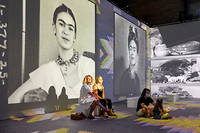 Un portrait de l'artiste Frida Kahlo lors d'une exposition a Montreal (Canada), en juillet 2022.
