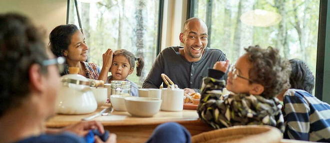 Partager un repas en famille presente de nombreux avantages pour la sante.
