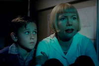 Le jeune Sammy Fabelman (Gabriel LaBelle) et sa maman Mitzi (Michelle Williams) versions fictives de Steven Spielberg enfant et de sa mere dans  Les Fabelman , projete en avant-premiere, mardi 18 octobre 2022, au Festival Lumiere de Lyon.
