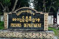 Birmanie: huit morts, 18 bless&eacute;s dans des explosions devant une prison de Rangoun