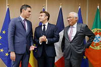 Emmanuel Macron, le Premier ministre espagnol Pedro Sanchez et le chef du gouvernement portuguais Antonio Costa se sont rencontrés en marge du Conseil européen, jeudi 20 octobre 2022.
