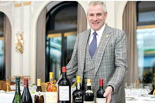Eric Beaumard, directeur et chef sommelier du V, le restaurant 3 etoiles du Four Seasons Hotel George V Paris
