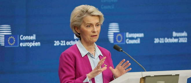 La presidente de la Commission europeenne Ursula von der Leyen a annonce vendredi que l'Union europeenne projette de fournir une aide de 1,5 milliard d'euros par mois a l'Ukraine en 2023.
