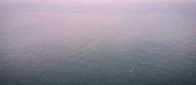 Une photo aerienne, prise par drone, montre la mer au large de Saint-Malo, en Bretagne.
