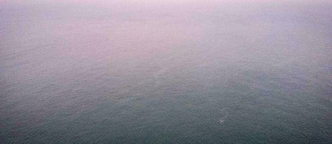 Une photo aérienne, prise par drone, montre la mer au large de Saint-Malo, en Bretagne.
