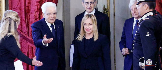 Giorgia Meloni a prete serment devant le president italien Sergio Mattarella, au palais du Quirinal, comme le reste de son gouvernement.
