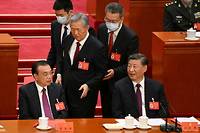 Chine: contre son gr&eacute;, l'ex-pr&eacute;sident Hu Jintao escort&eacute; hors du congr&egrave;s du parti