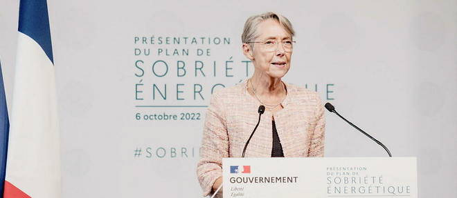 La Premiere ministre Elizabeth Borne lors de l'annonce des principales mesures du plan sobriete au centre d'exposition de la porte de Versailles, le 6 octobre 2022. 
