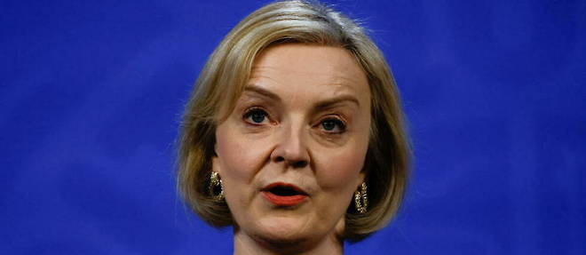 La Premiere ministre britannique Liz Truss, qui a demissione apres seulement 44 jours au pouvoir, pourrait beneficier d'une indemnite financiere de 130 000 euros par an durant toute sa vie.
La Premiere ministre britannique Liz Truss, qui a demissione apres seulement 44 jours au pouvoir, pourrait beneficier d'une indemnite financiere de 130 000 euros par an durant toute sa vie.