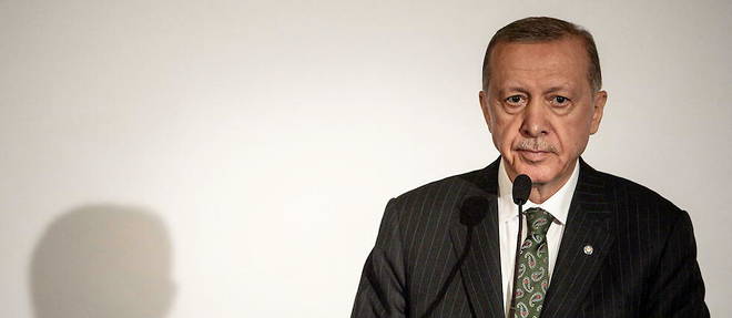 Le president turc Recep Tayyip Erdogan a propose samedi de lancer un referendum sur le port du voile dans son pays.
