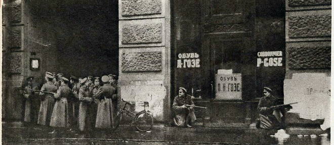 1917 :  guerre civile a Petrograd (Saint-Petersbourg) apres la revolution d'Octobre.
