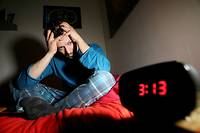 A cause des alarmes successives, le cerveau peine a savoir s'il doit se rendormir ou se reveiller.
