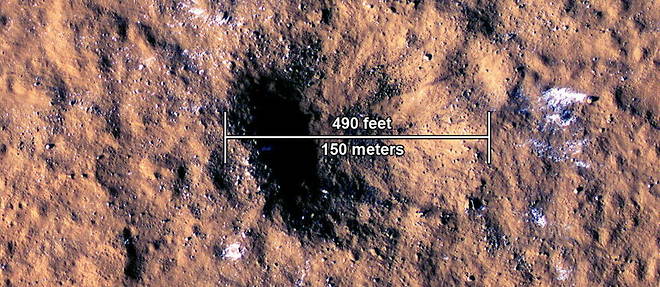 Le plus grand cratere de meteorite jamais observe sur une planete mesure 150 metres de diametre et 21 metres de profondeur.
