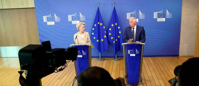 La presidente de la Commission europeenne Ursula von der Leyen et le chef de la politique etrangere de l'Union europeenne Josep Borrell, a Bruxelles (Belgique), le 28 septembre 2022. 

