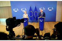 La presidente de la Commission europeenne Ursula von der Leyen et le chef de la politique etrangere de l'Union europeenne Josep Borrell, a Bruxelles (Belgique), le 28 septembre 2022.
