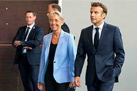 Le président Emmanuel Macron et la Première ministre Élisabeth Borne lors du lancement du Conseil national de la refondation à Marcoussis (Essonne), le 8 septembre 2022.
